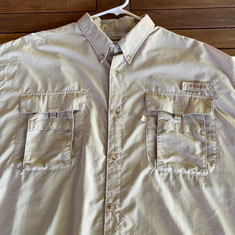 Columbia Fishing shirt PFG Men’s XXL . Vented Back,Tan.